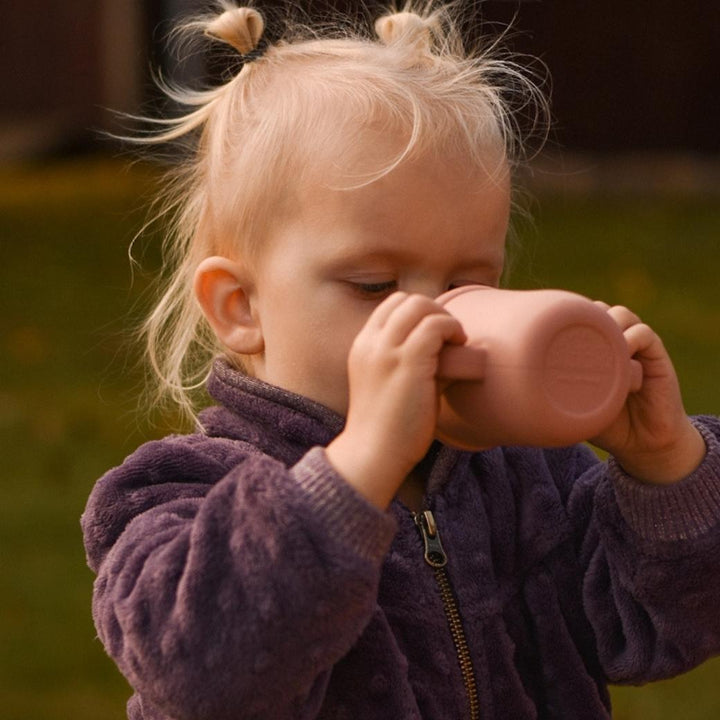 girl drinking with sippy cup