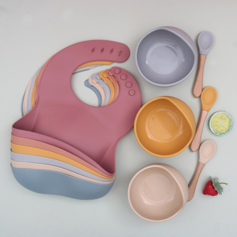 silicone feeding set in multiple colors